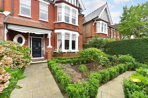 25 Hale Gardens, London, W3 9SG