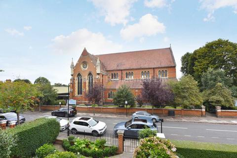 25 Hale Gardens, London, W3 9SG