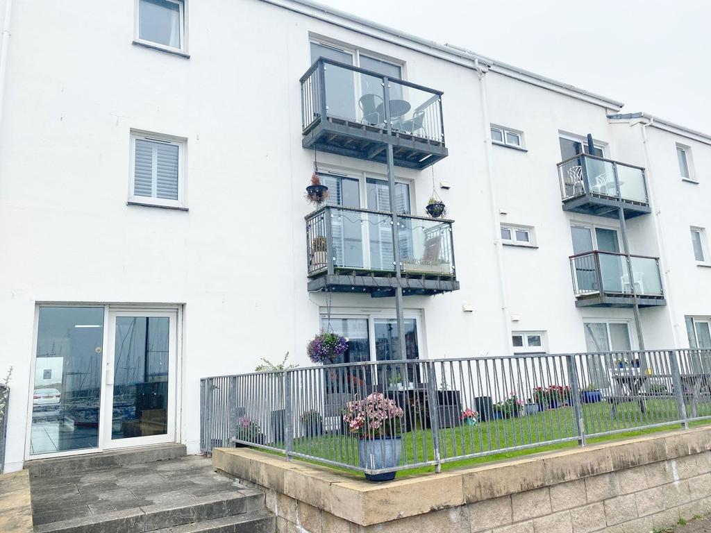 16 Mariners View, ARDROSSAN, KA22 8BF 2 bed flat £110,000