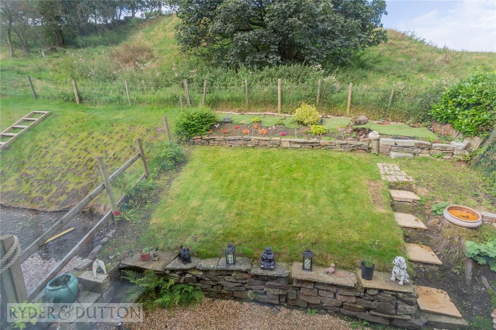 Rear Lawn Garden: