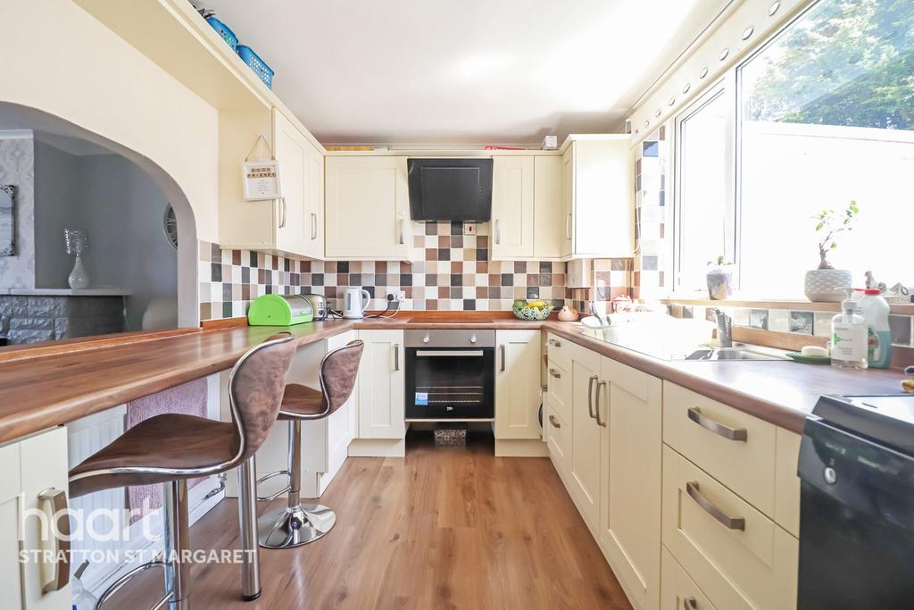 Bridport Road, Swindon 3 bed terraced house £265,000