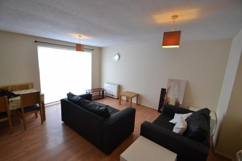 3 bedroom flat to rent, Mallow Street, Hulme, Manchester, M15 5GD