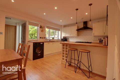 12 Aylesham Road, Orpington, BR6 0TX