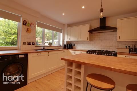 12 Aylesham Road, Orpington, BR6 0TX