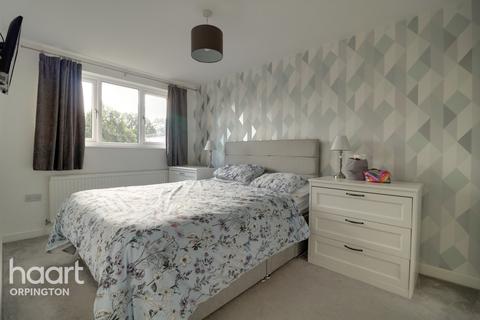 12 Aylesham Road, Orpington, BR6 0TX