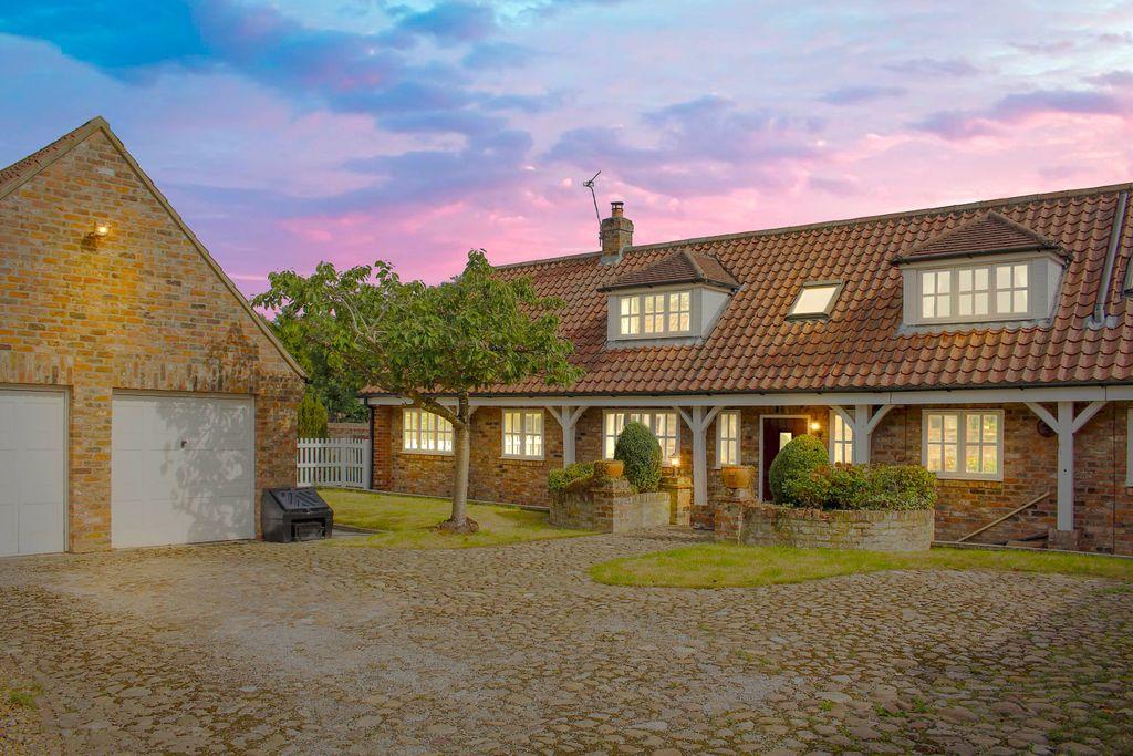 Court Cottage, Linton On Ouse, York YO30 2AY 3 bed detached house £450,000