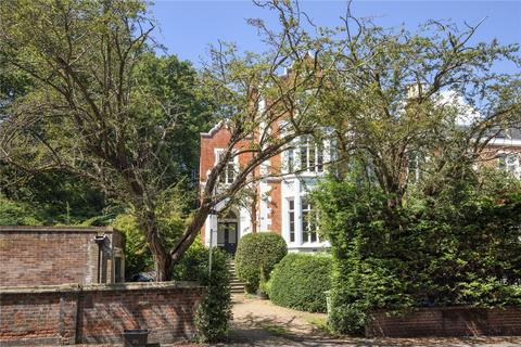 5b Queens Road, Richmond, TW10 6JW