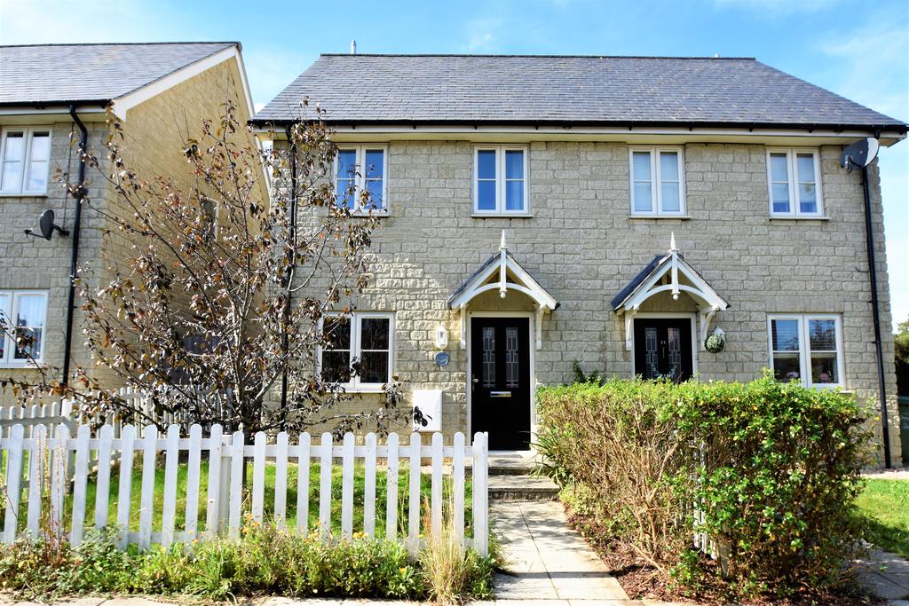 Whinscot Close, Whitwell PO38 2 bed semidetached house £825 pcm (£