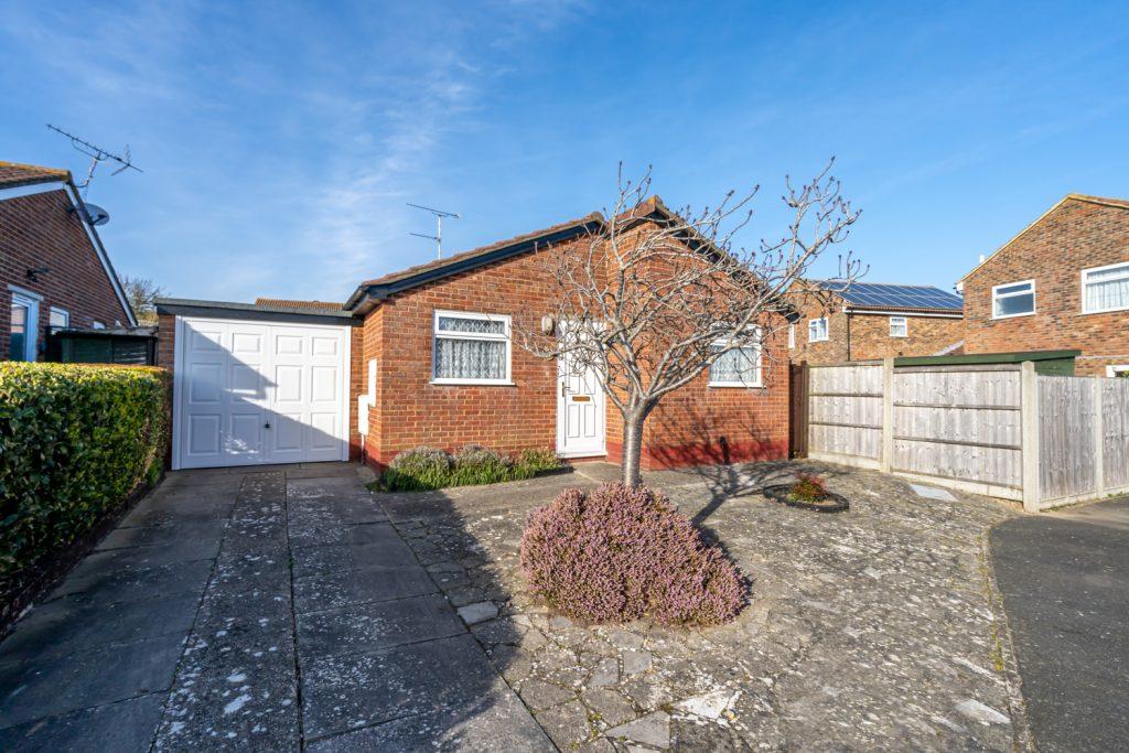 Sunningdale Gardens, North Bersted, Bognor Regis, West Sussex. PO22 9LE