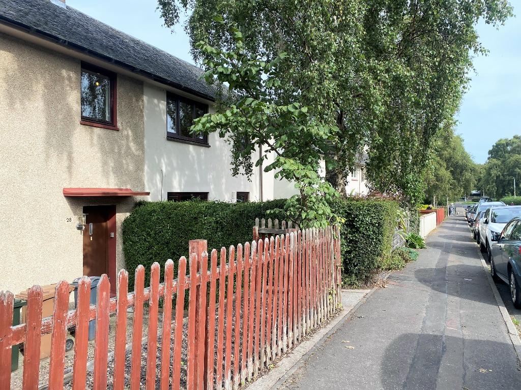 Dinmont Drive, Liberton, Edinburgh, EH16 3 bed terraced house £895