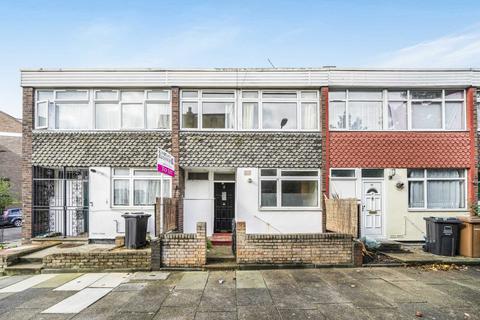 4 bedroom terraced house to rent, Oriel Road, Homerton