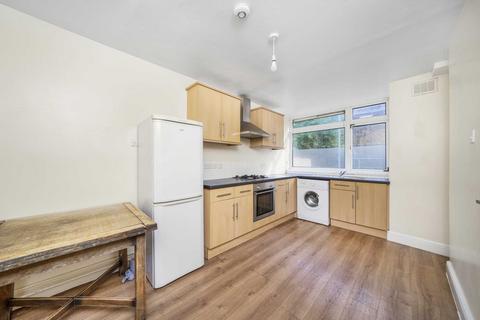 4 bedroom terraced house to rent, Oriel Road, Homerton