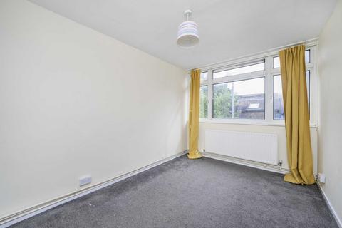 4 bedroom terraced house to rent, Oriel Road, Homerton