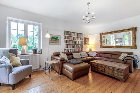 2 Abbots Close, Guildford, GU2 7RW