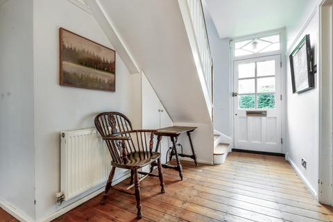 2 Abbots Close, Guildford, GU2 7RW