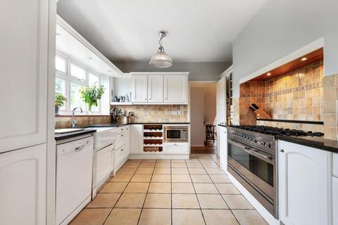 2 Abbots Close, Guildford, GU2 7RW