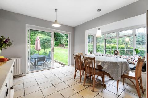 2 Abbots Close, Guildford, GU2 7RW