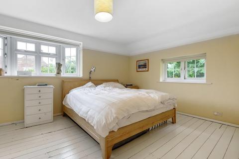 2 Abbots Close, Guildford, GU2 7RW