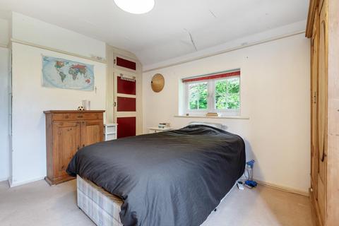 2 Abbots Close, Guildford, GU2 7RW