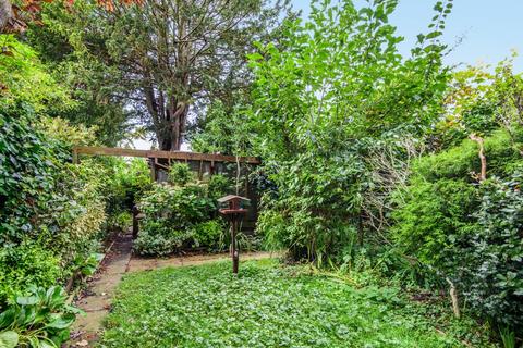 6 Braxted Park, London, SW16 3DW