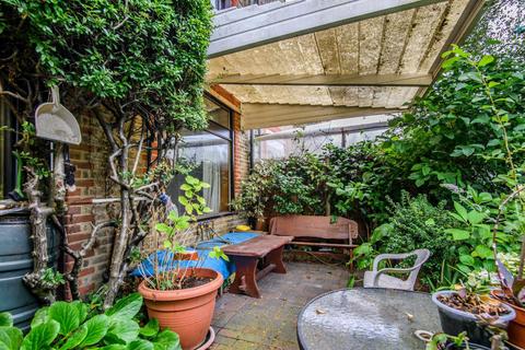 6 Braxted Park, London, SW16 3DW