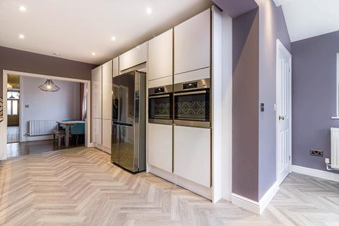 9 Blackacre Road, Theydon Bois, Epping, CM16 7LT