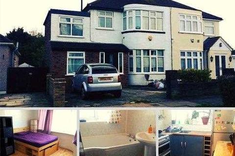 5 bedroom house to rent - Heather Drive, Romford