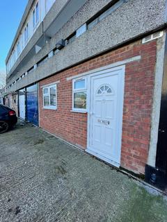 Studio to rent, Holstein Way, Erith