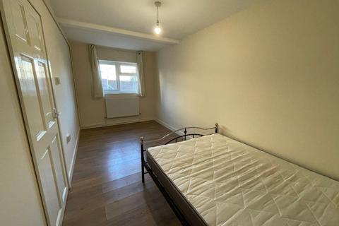 Studio to rent, Holstein Way, Erith