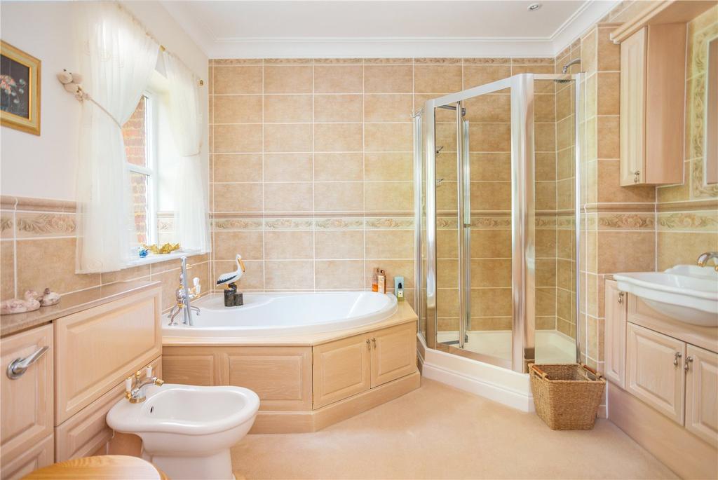 Main En Suite