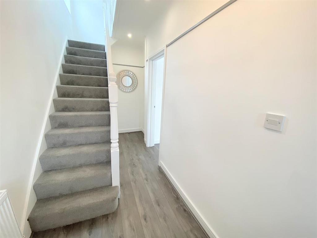 Hilary Avenue, Huyton, Liverpool 3 bed semidetached house £205,000