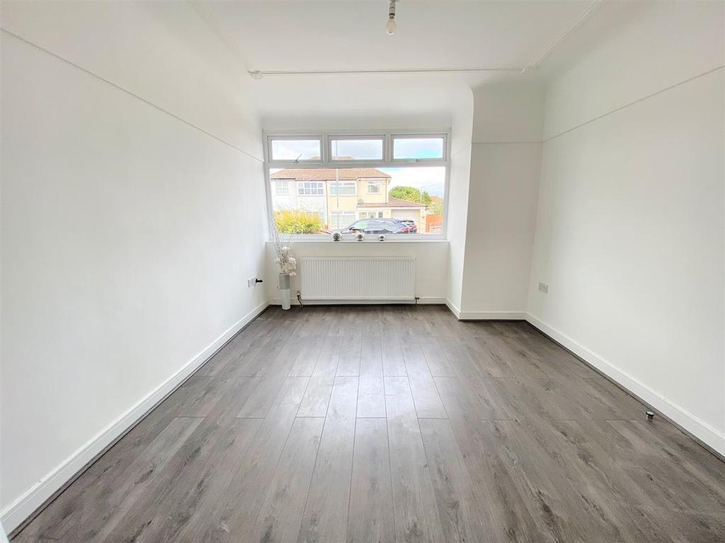 Hilary Avenue, Huyton, Liverpool 3 bed semidetached house £205,000