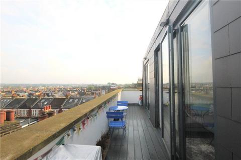 2 bedroom penthouse to rent - Balham Hill, London, SW12