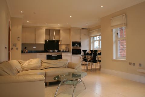 2 bedroom flat for sale, Varley Drive, Twickenham, TW1