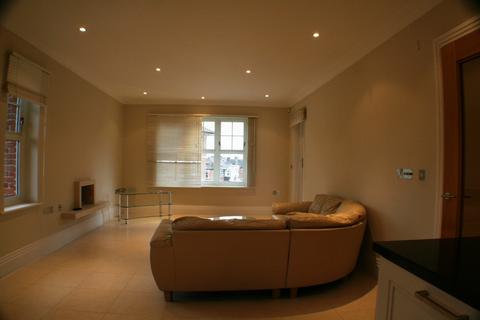 2 bedroom flat for sale, Varley Drive, Twickenham, TW1