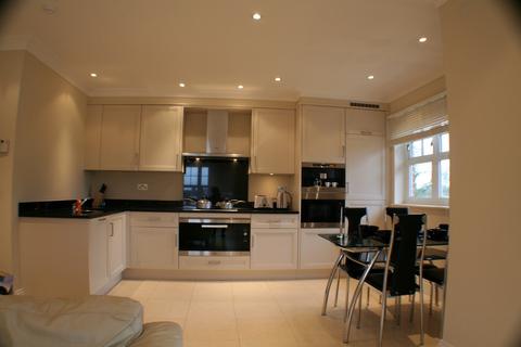 2 bedroom flat for sale, Varley Drive, Twickenham, TW1