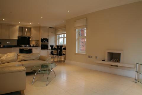 2 bedroom flat for sale, Varley Drive, Twickenham, TW1