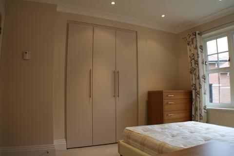 2 bedroom flat for sale, Varley Drive, Twickenham, TW1