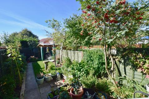 36 Broadmanor, Pocklington, York, YO42 2GB