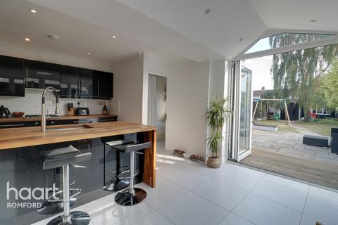 257 Marks Road, Romford, RM7 7AL