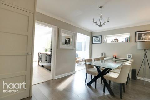 257 Marks Road, Romford, RM7 7AL