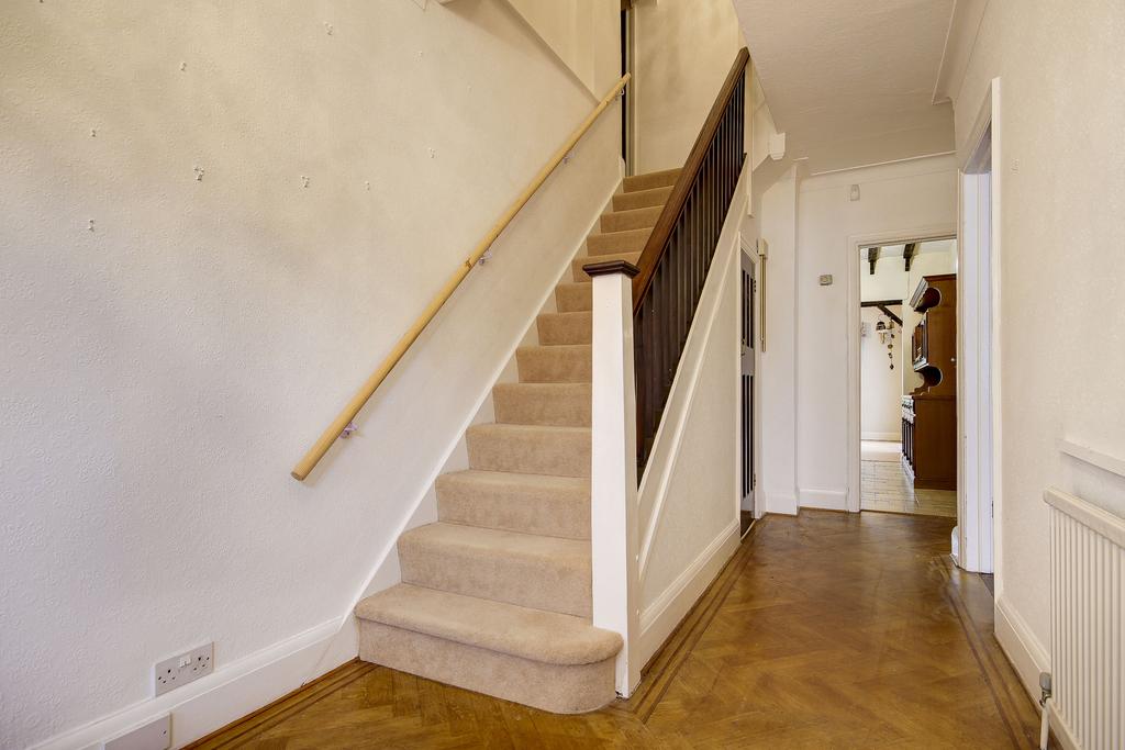 Townsend Avenue, London N14 5 bed semidetached house £1,095,000