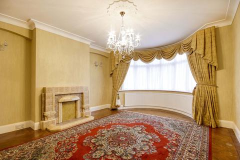 25 Townsend Avenue, London, N14 7HH