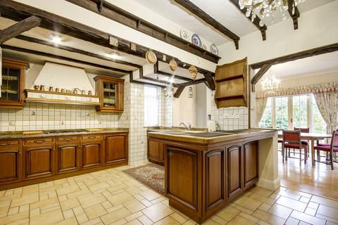 25 Townsend Avenue, London, N14 7HH
