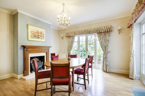 25 Townsend Avenue, London, N14 7HH