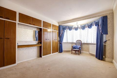 25 Townsend Avenue, London, N14 7HH
