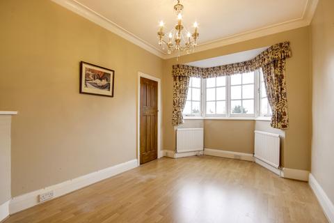 25 Townsend Avenue, London, N14 7HH