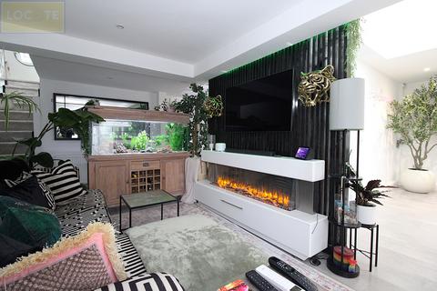 4 bedroom detached bungalow for sale, Church Road Flixton