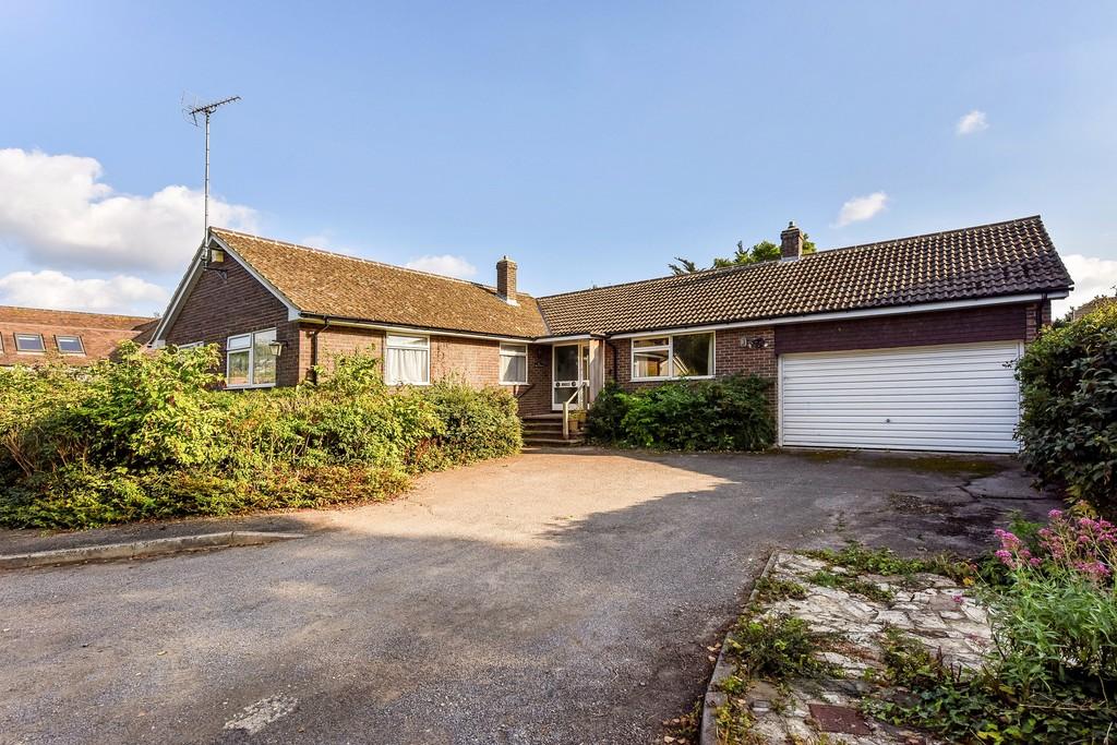 Elm Park, Bosham 4 bed detached bungalow £750,000