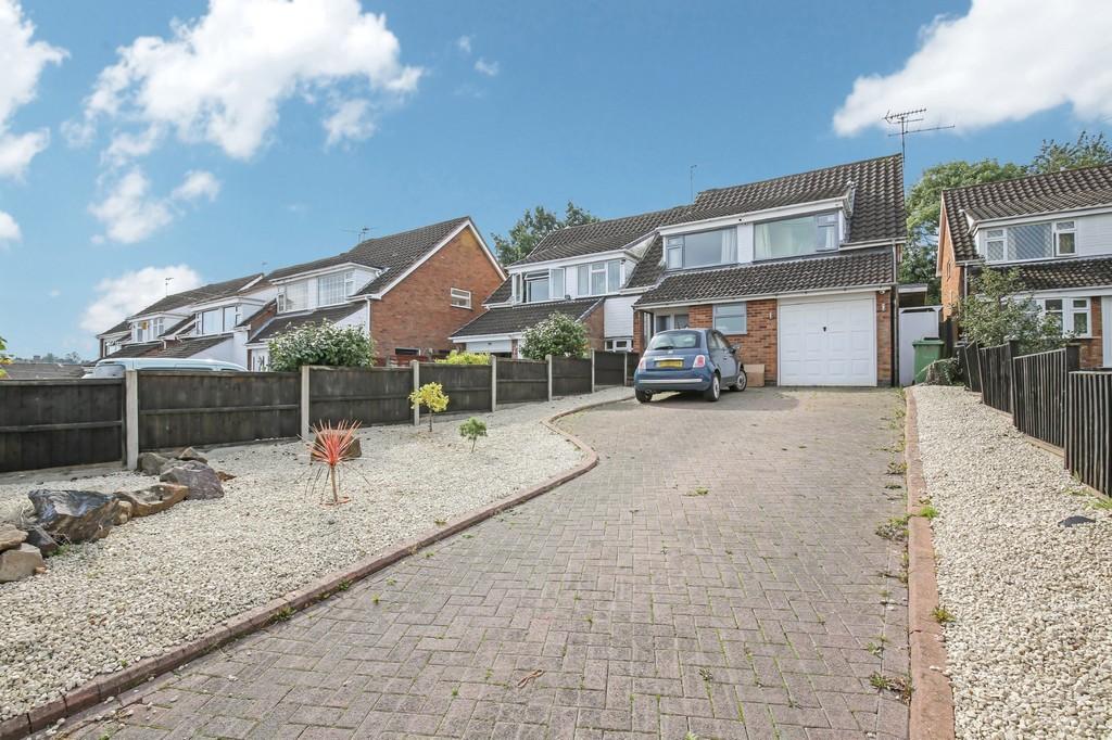 Waltham Crescent, Nuneaton 3 bed semidetached house £235,000